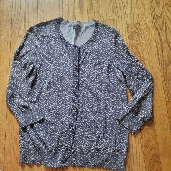 Talbots Womens Leopard Print Cardigan Sweater Medium Cotton & Rayon Blend Gray & - Picture 4 of 6